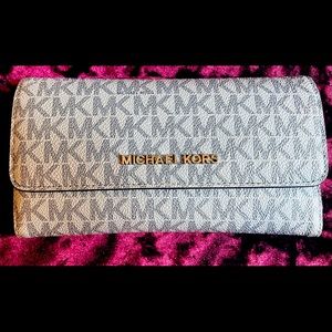 Like New Michael Kors MK Dusty Blue Wallet